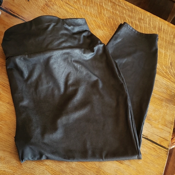Faux Leather Look Capri Leggings Black 
